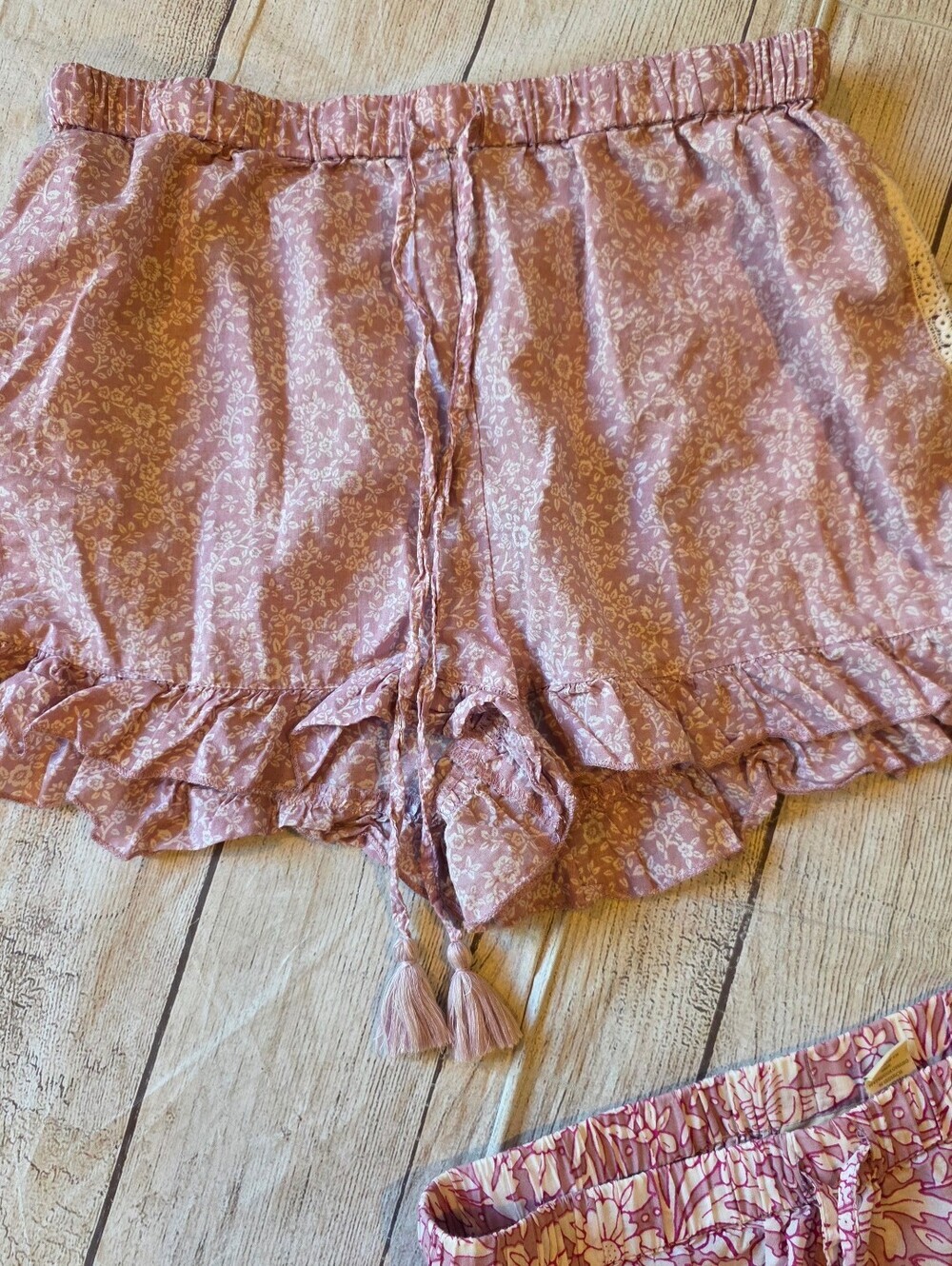 Rachel Ashwell Size Medium Lot of 2 Floral Ruffle 100% Cotton Lounge Shorts - Picture 3 of 8